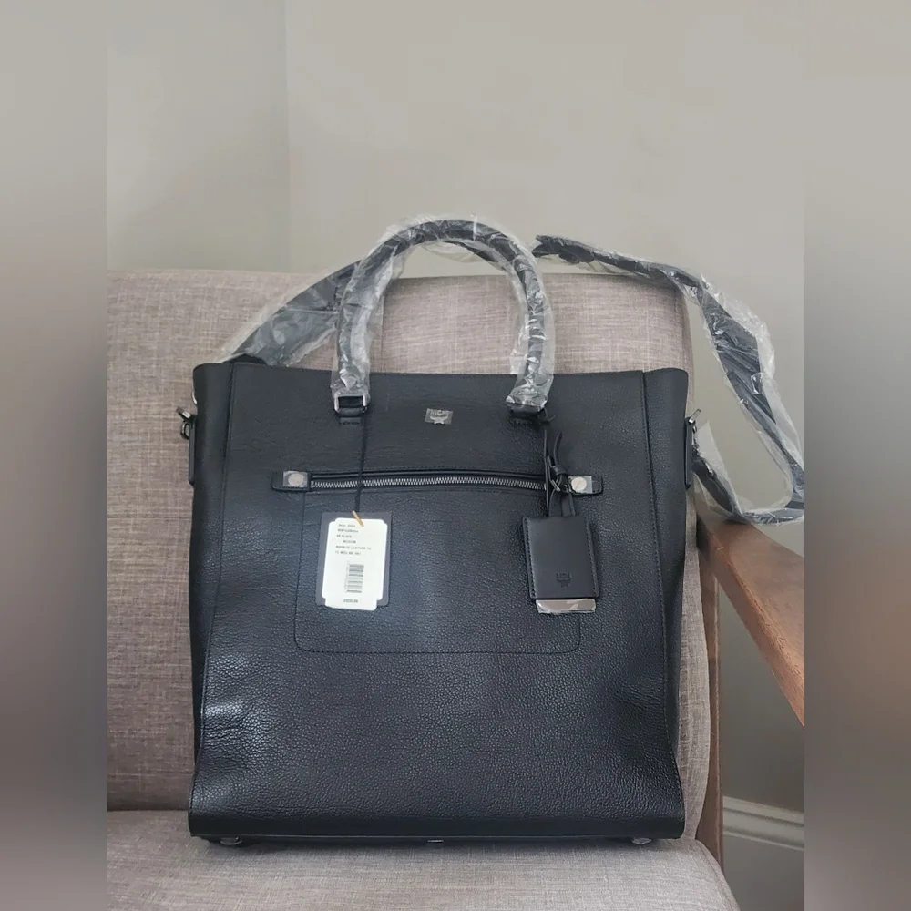 $1250 Brand New MCM Markus Leather Men Medium Shoulder Bag Black